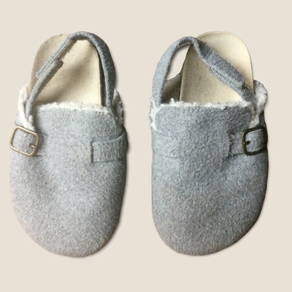 Gray clog shoes for toddlers - Picture 2 of 3